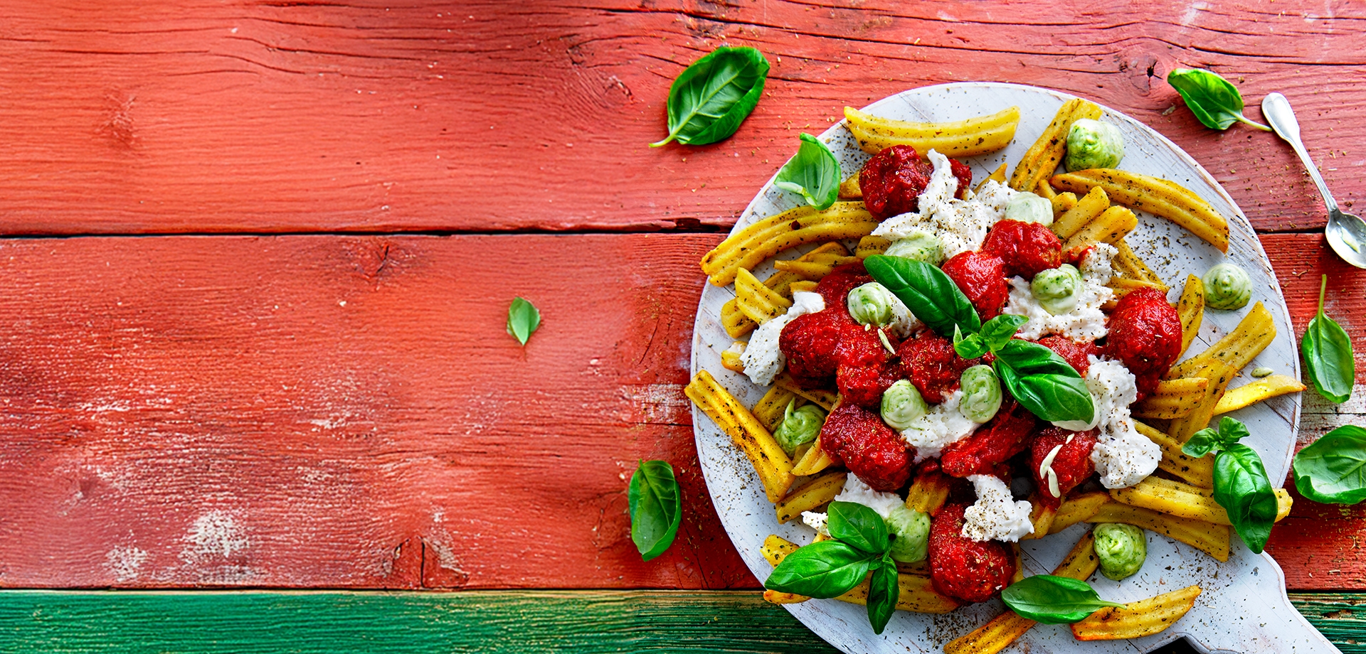 loaded_fries_in_stil_pizza