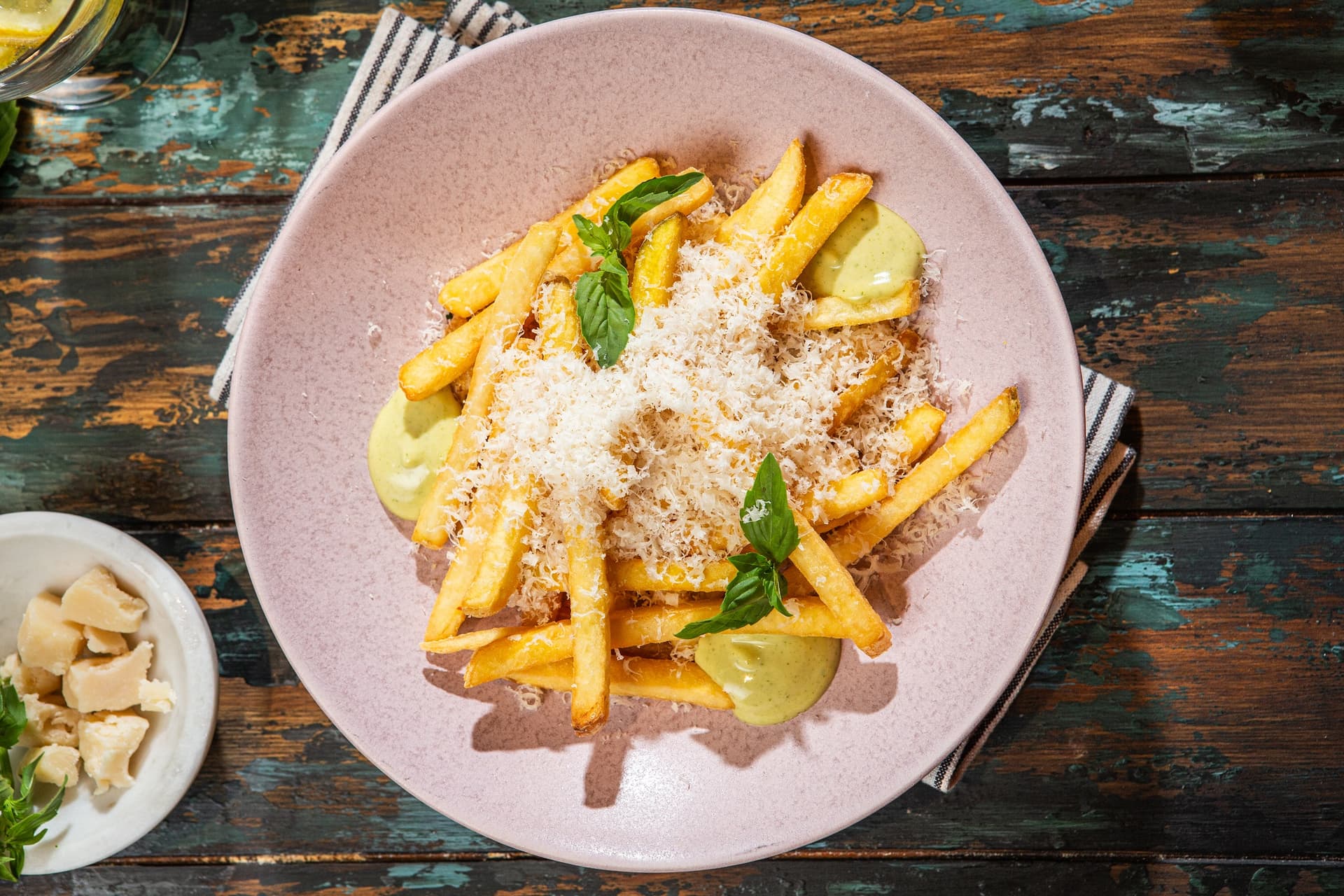 loaded_fries_in_stil_italian