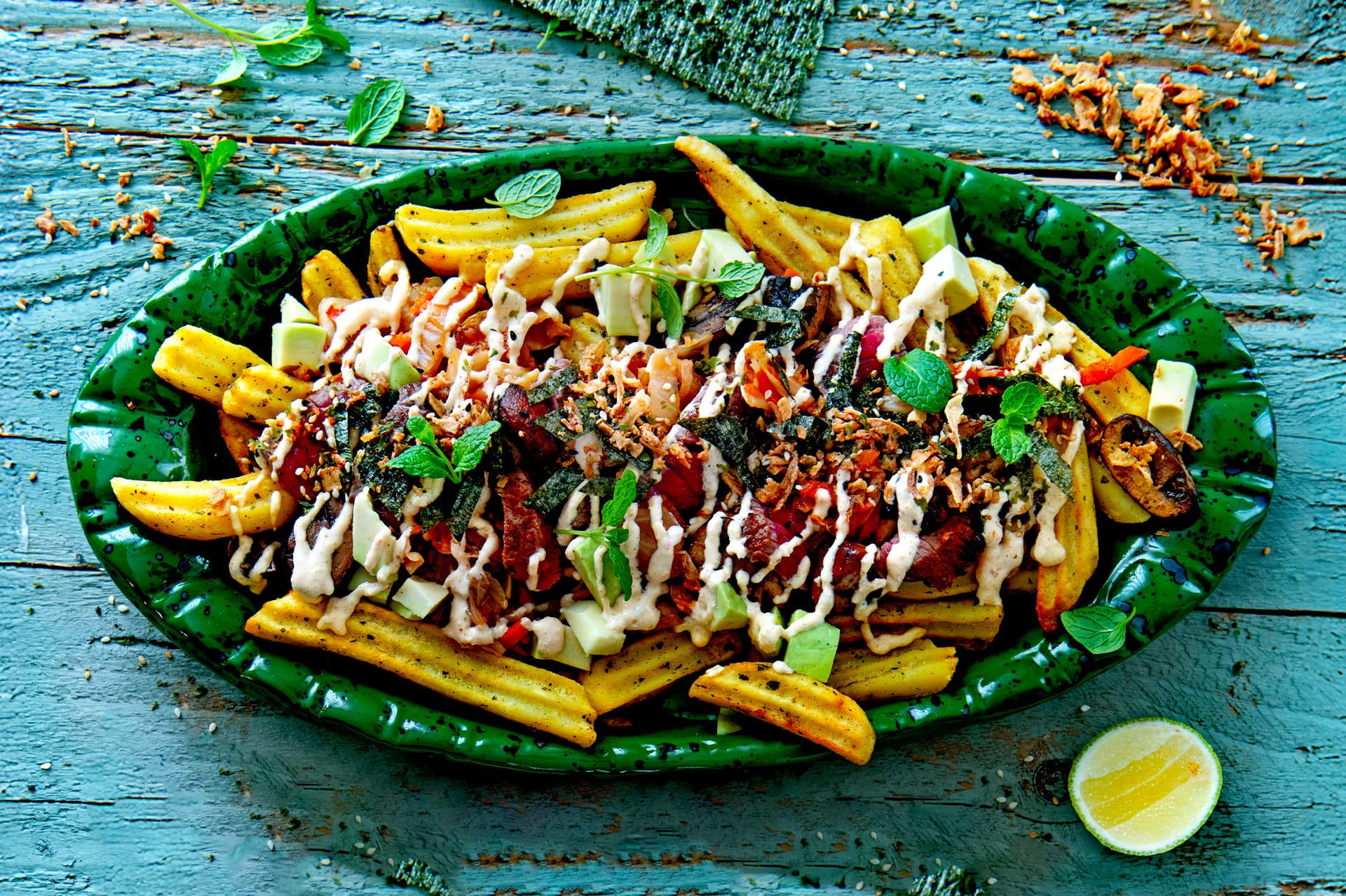 loaded-fries-cu-avocado-vita-si-kimchi