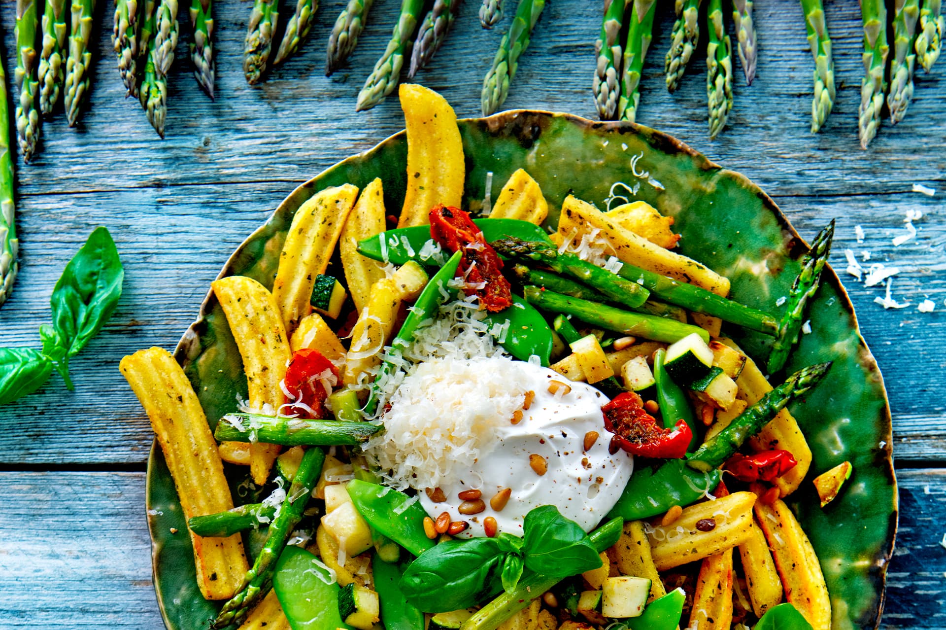 loaded_fries_cu_legume_verzi_si_crema_de_ricotta