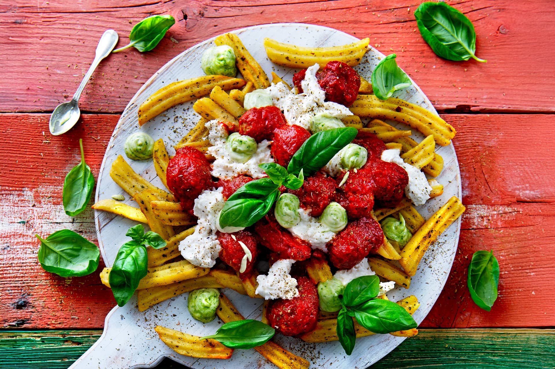 loaded_fries_in_stil_pizza