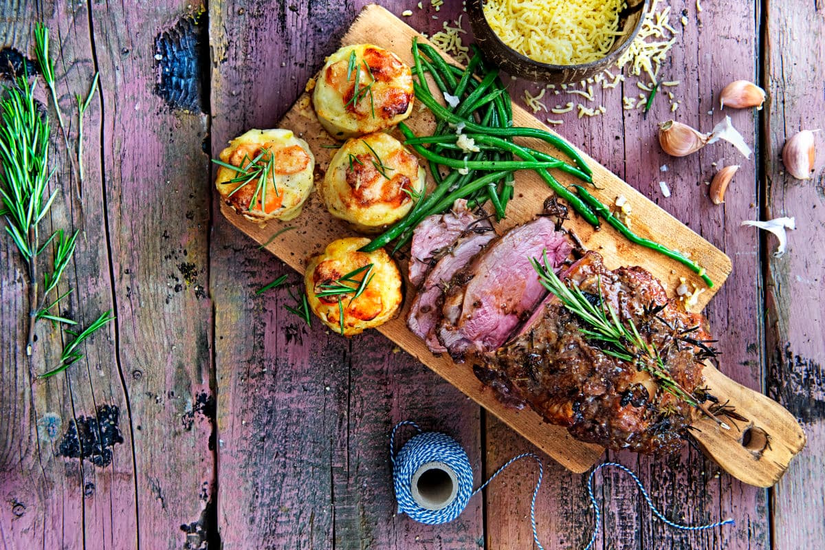 Picior de miel cu rozmarin, usturoi și gratinați retete Aviko pentru gastronomie