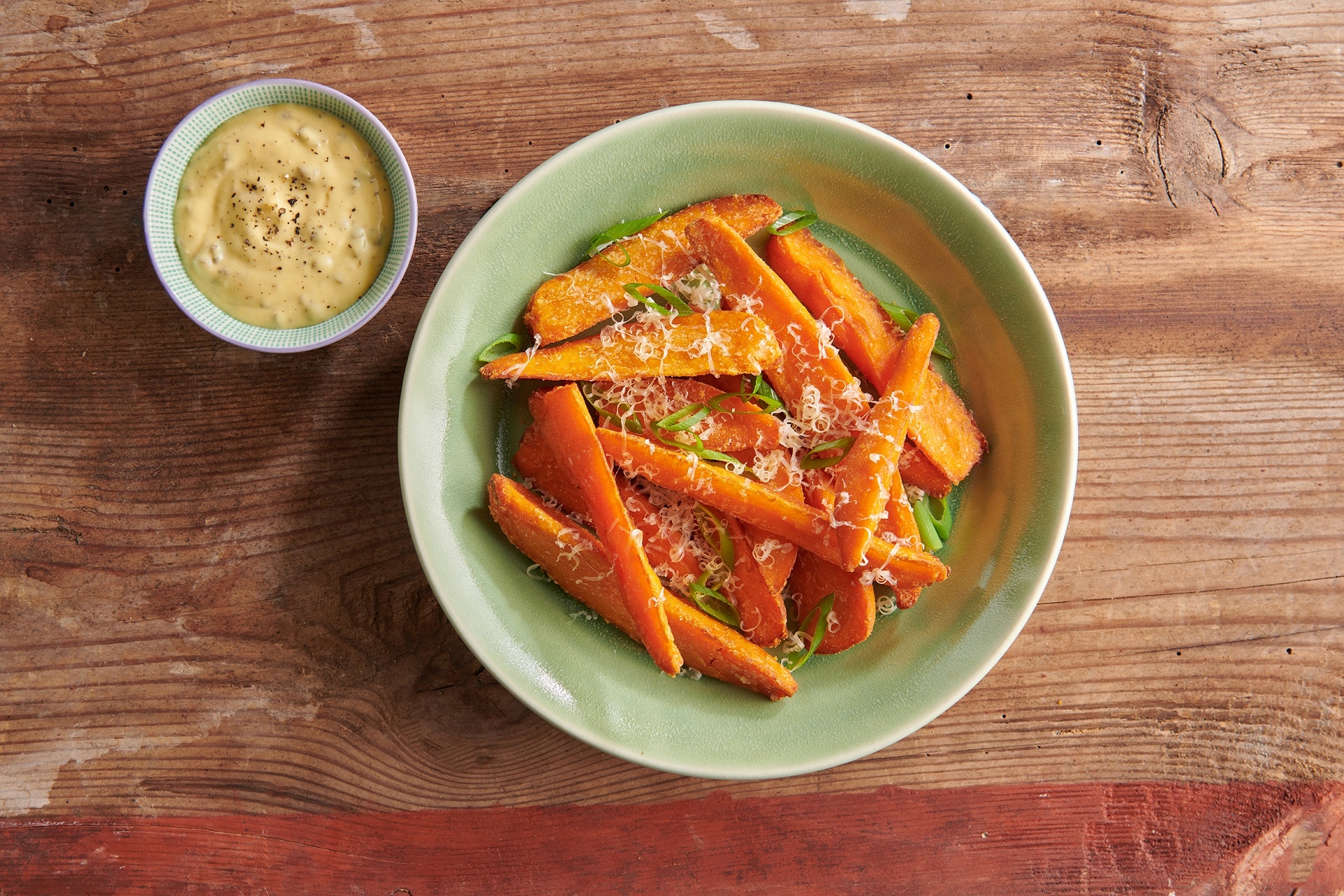 Aviko Cartofi dulci wedges cu sos bechamel cu trufe și parmezan