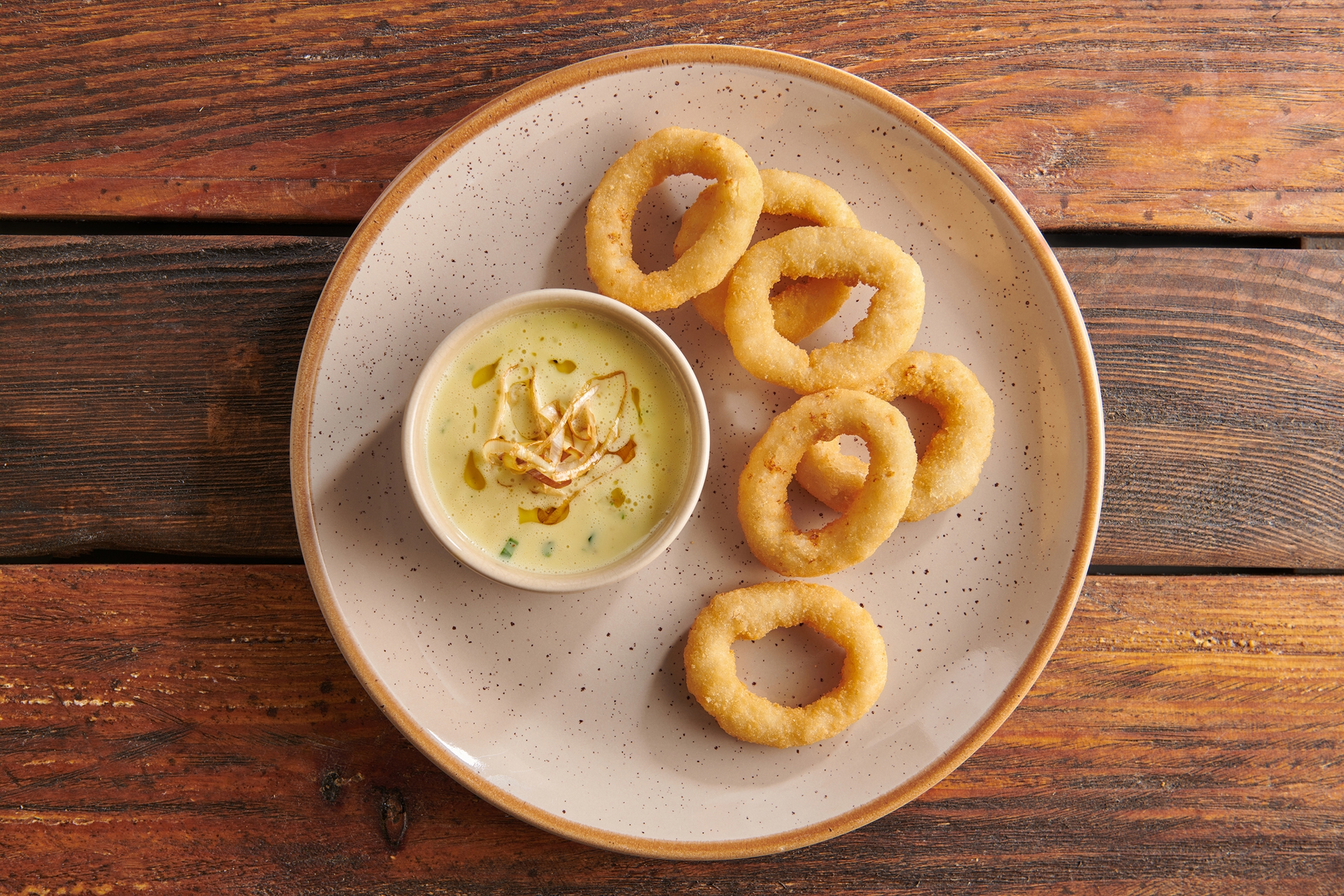 Aviko Inele de ceapă în aluat de bere cu sos de cartofi și praz