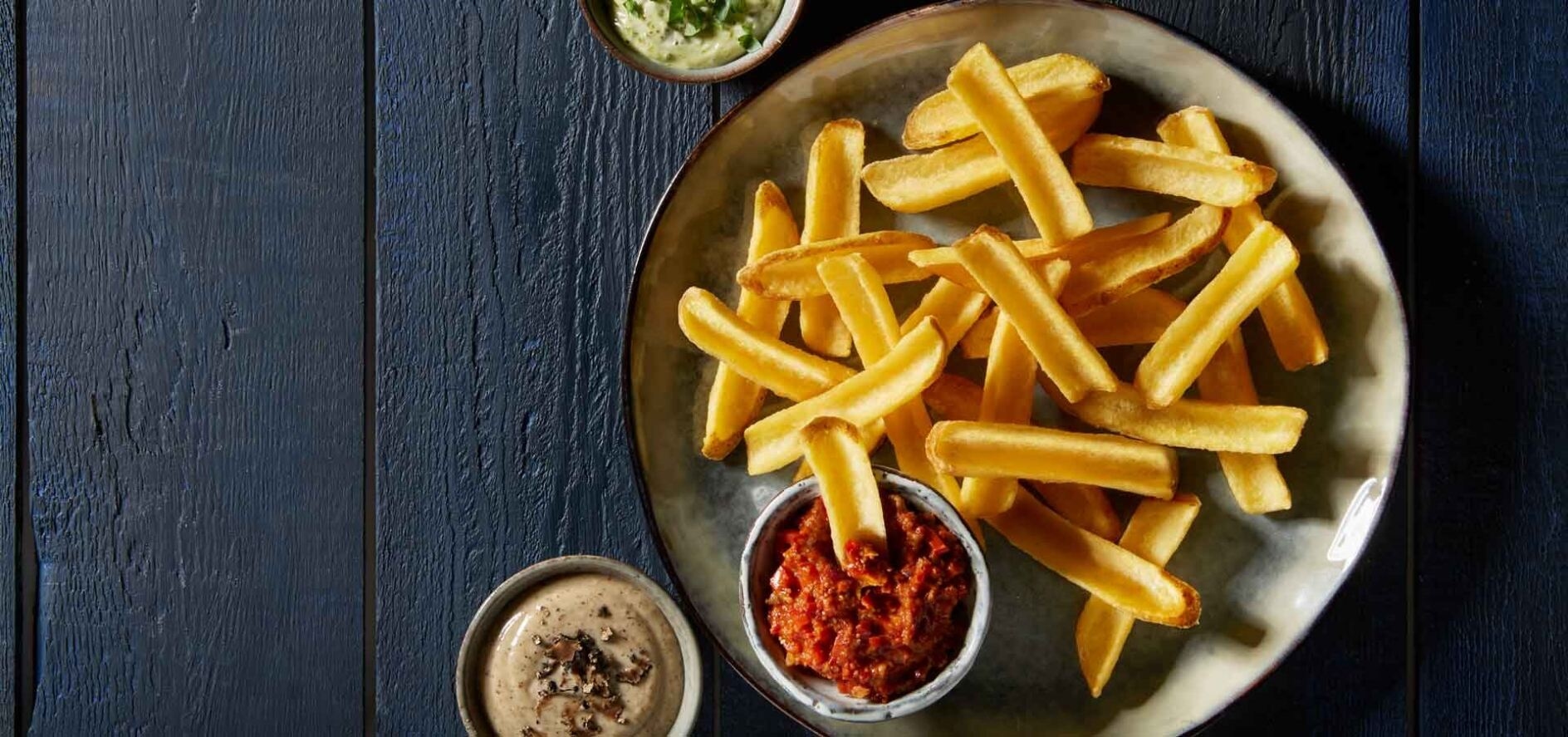 Aviko cartofi_prajiti_in_forma_de_u_extra_crocanti_cu_coaja_farfuria