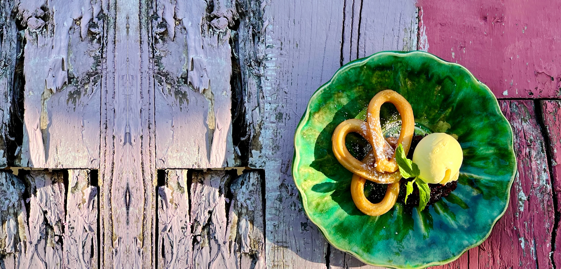 churros-cu-compot-cald-de-merișoare-și-înghețată