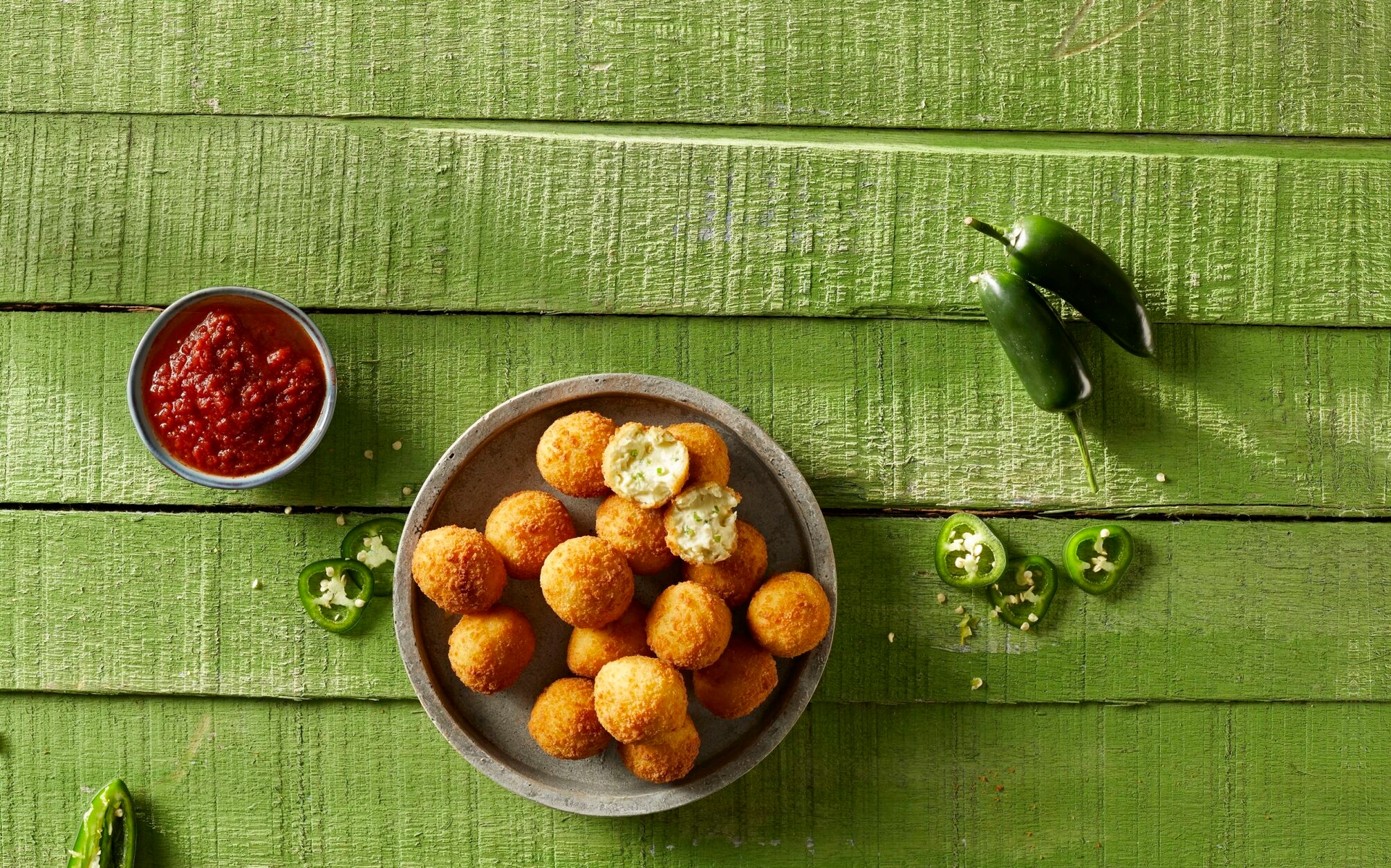 809061-aviko-gustari-cremoase-cu-ardei-jalapeno-farfuria