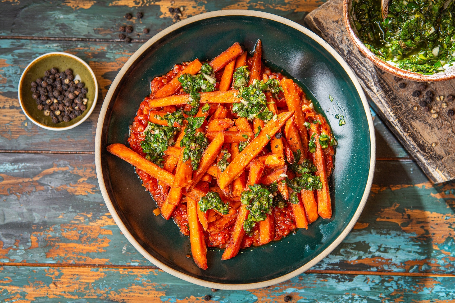 cartofi_dulci_prajiti_cu_dip_de_rosii_limeta_si_cardamom | Rețete cu produse Aviko pentru servicii alimentare