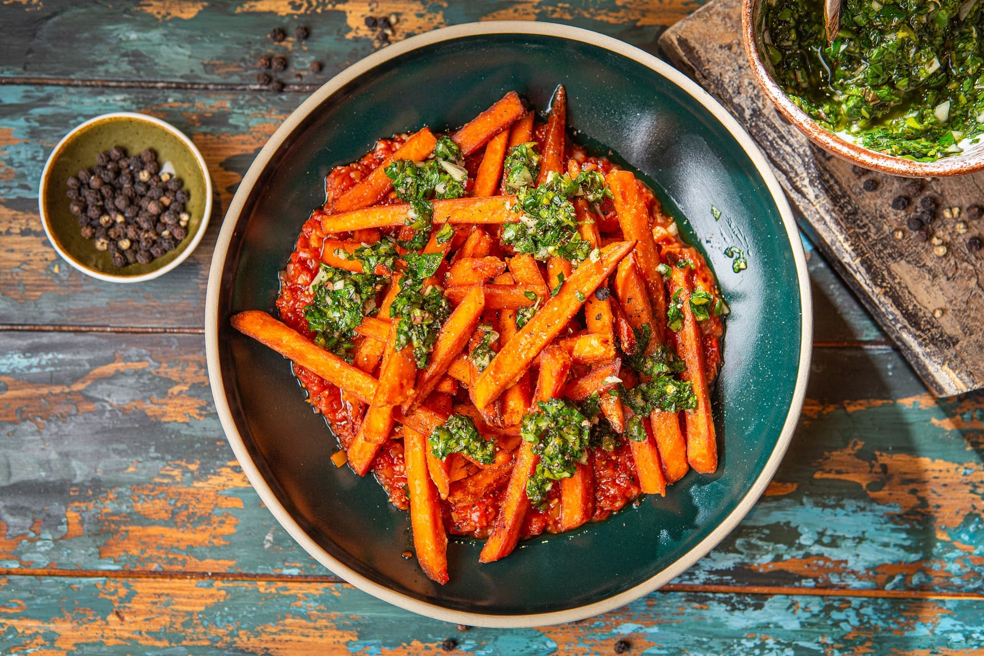 cartofi_dulci_prajiti_cu_dip_de_rosii_limeta_si_cardamom | Rețete cu produse Aviko pentru servicii alimentare