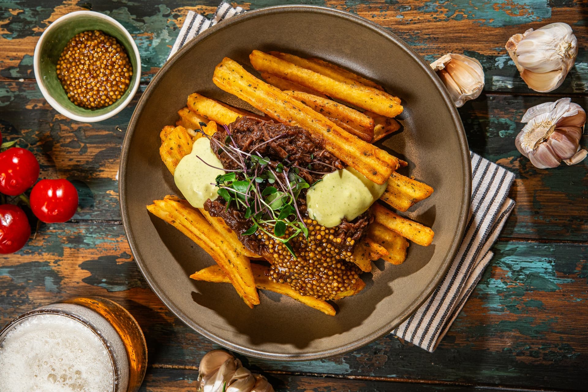 cartofi_prajiti_ondulati_cu_vita_inabusita_in_vin_de_porto