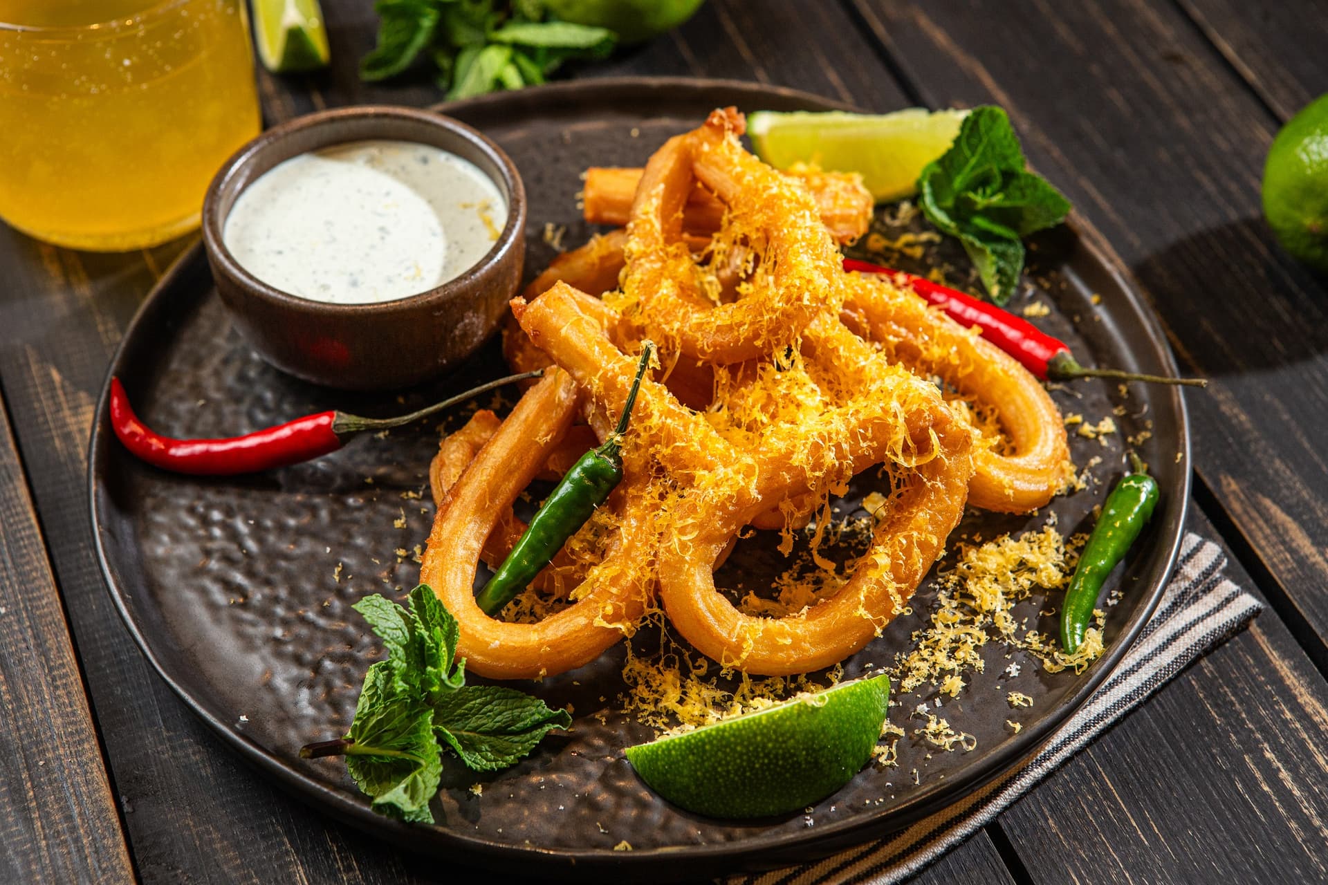 churros_cu_branza_cu_ardei_iute_si_sos_de_limeta