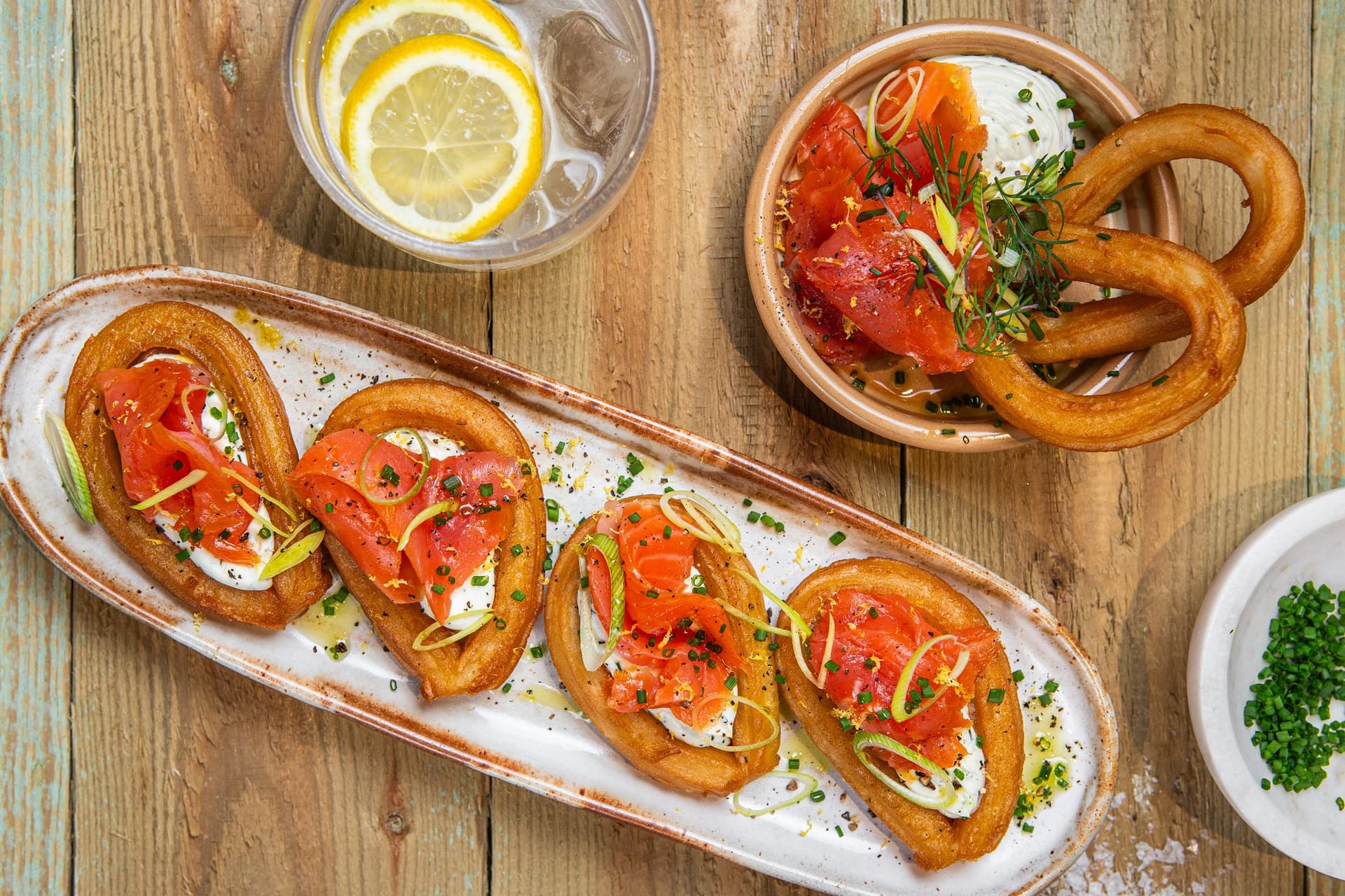 churros_cu_somon_afumat_si_pasta_cremoasa_de_branza