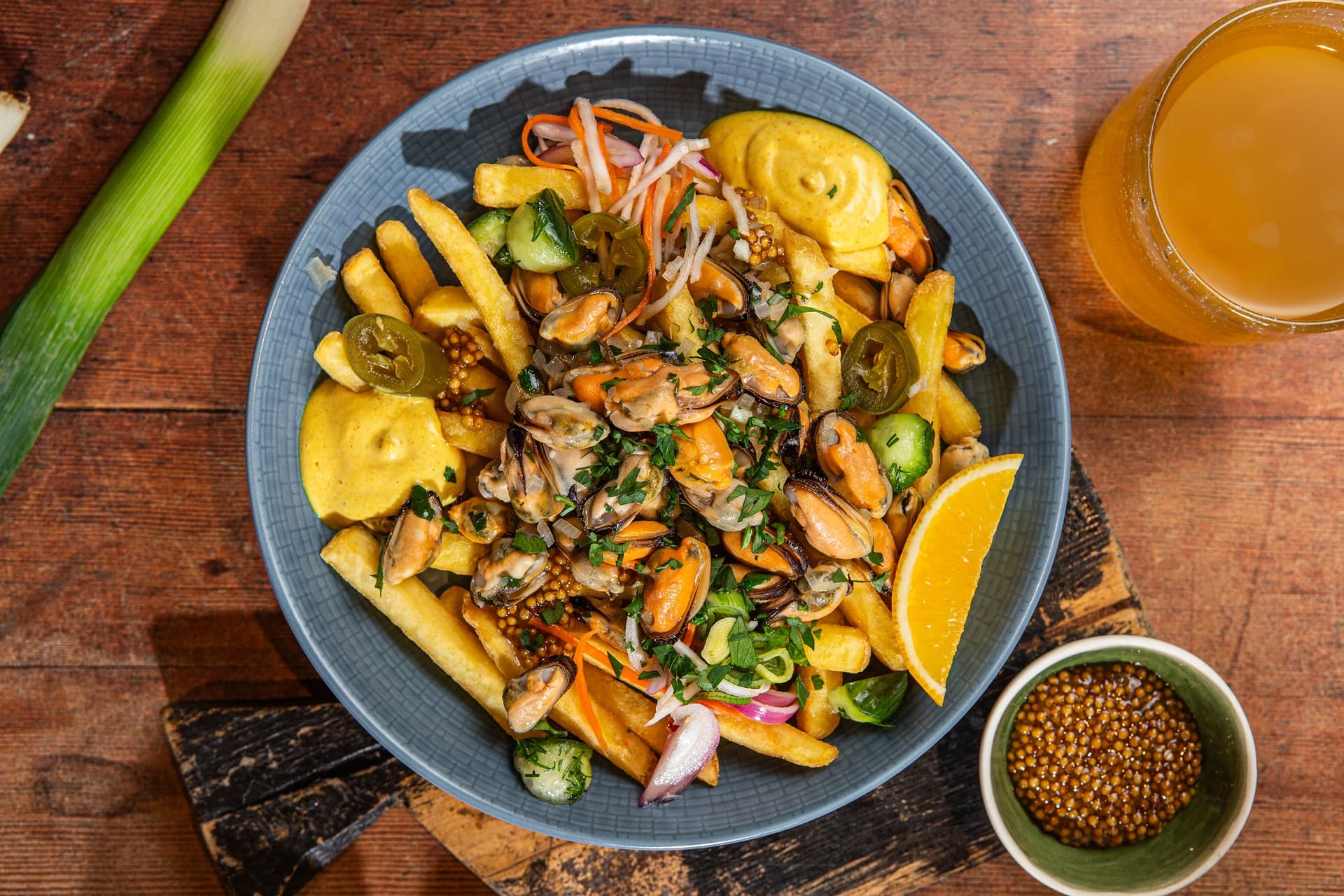 midii_cu_cartofi_prajiti_si_maioneza_cu_gust_de_curry